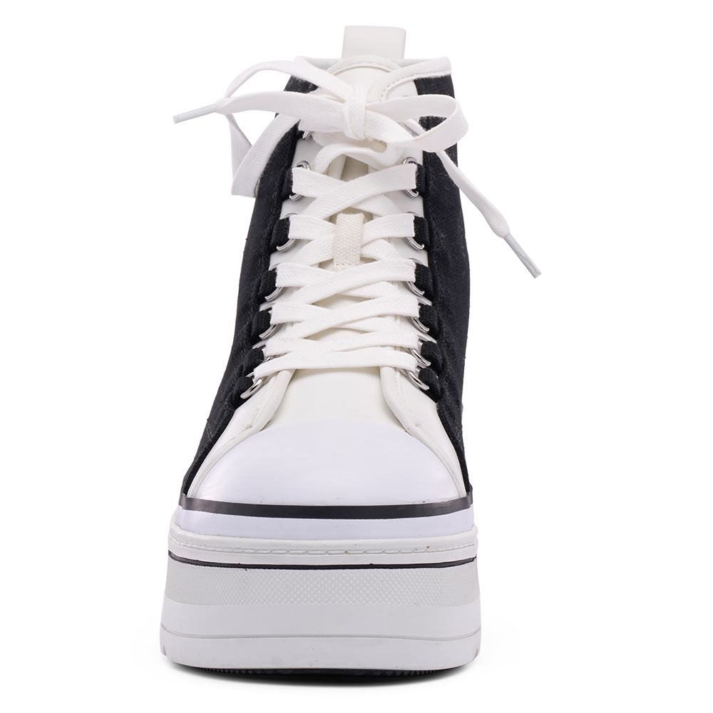 D'Amelio Footwear | Stand Out with The Eyekonn Sneaker - Black & White Canvas/Soft Nappu PU 6.5